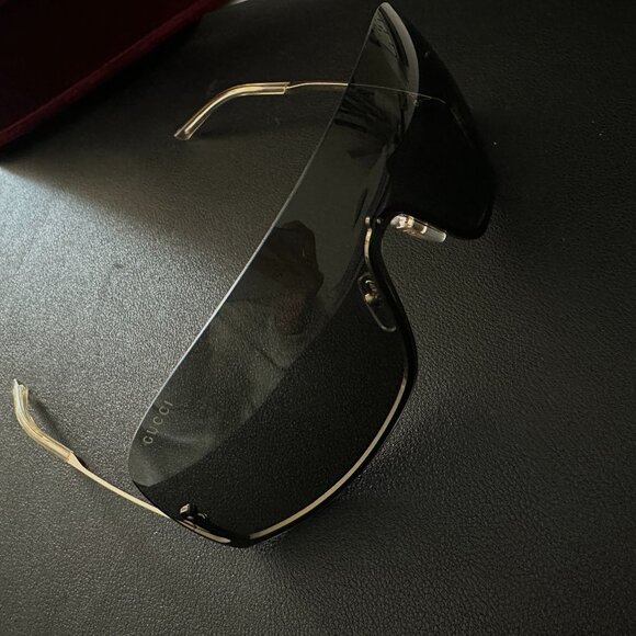 AUTHENTIC GUCCI Shield sunglasses - GG1560S-001 SUNGLASSES - Picture 1 of 10